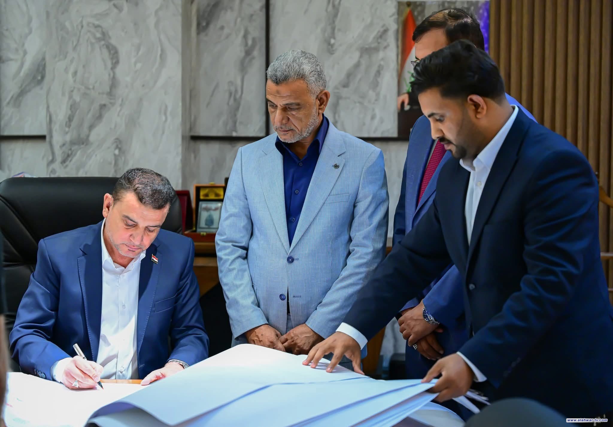 محافظ ذي قار يصادق على (2500) قطعة سكنية جديدة في قلعة سكر ويكشف عن قرب توزيع (6000) قطعة على المستحقين