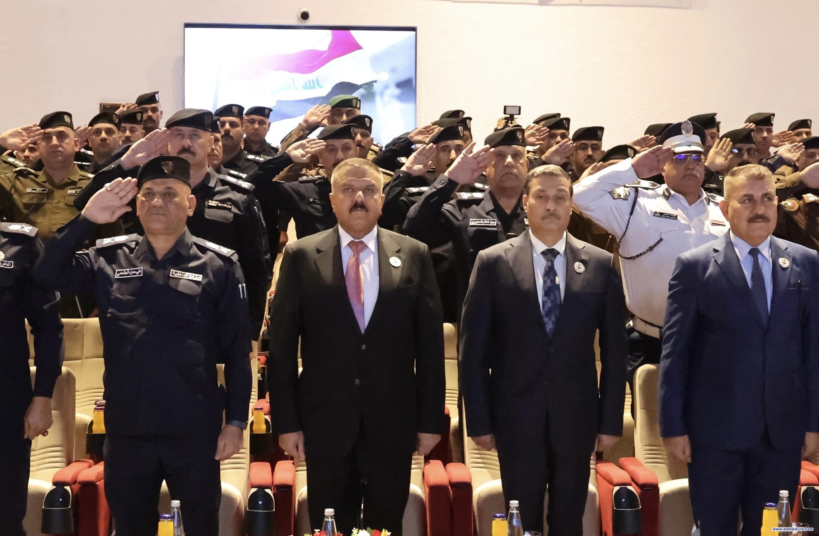 وزير الداخلية يوجه بالعمل الإلكتروني والربط الشبكي والابتعاد عن العمل الورقي