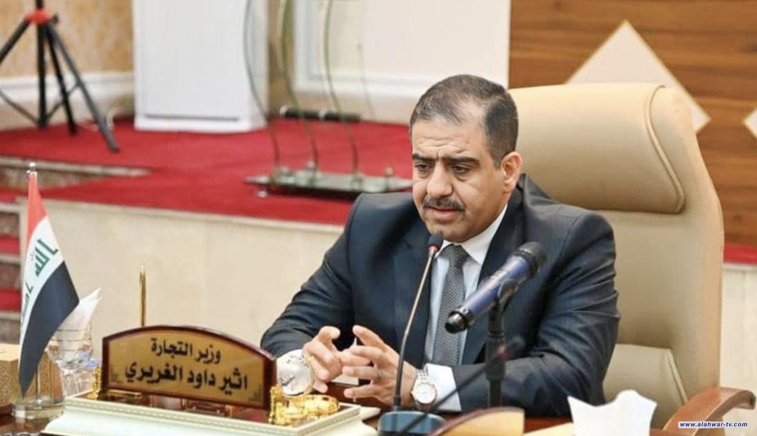 وزير التجارة: رئيس الوزراء وافق على رفع حجب البطاقة التموينية عن منتسبي القوات الأمنية