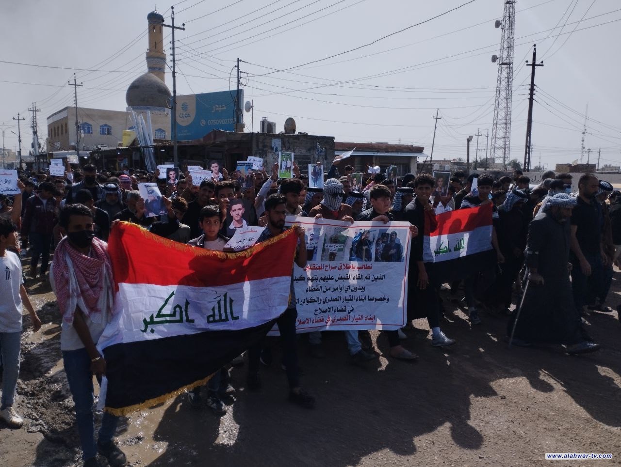 تجدد التظاهرات الشعبية في قضاء الاصلاح وقطع الطرق الرئيسية في القضاء للمطالبة بالافراج عن المعتقلين اثر احداث الازمة العشائرية