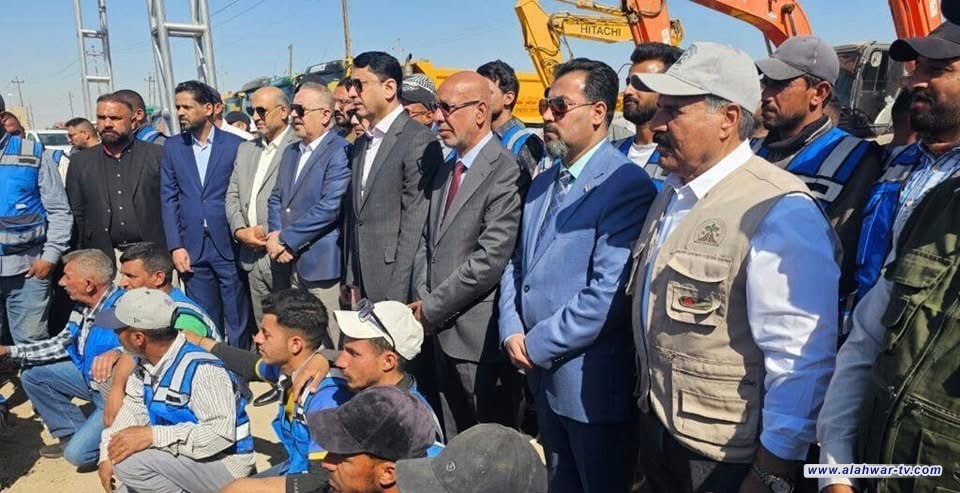 بالصور: أمين عام مجلس الوزراء يتابع مشروع طريق الجامعة ويتفقد مشروع الأرض المخدومة في ذي قار