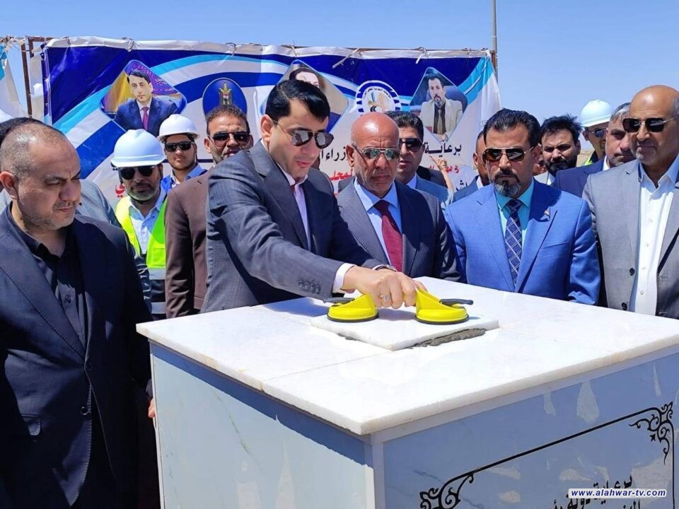 امين مجلس الوزراء يضع حجر الأساس للممر الثاني لطريق أور مطار الناصرية السريع وتوسعة الطريق القديم