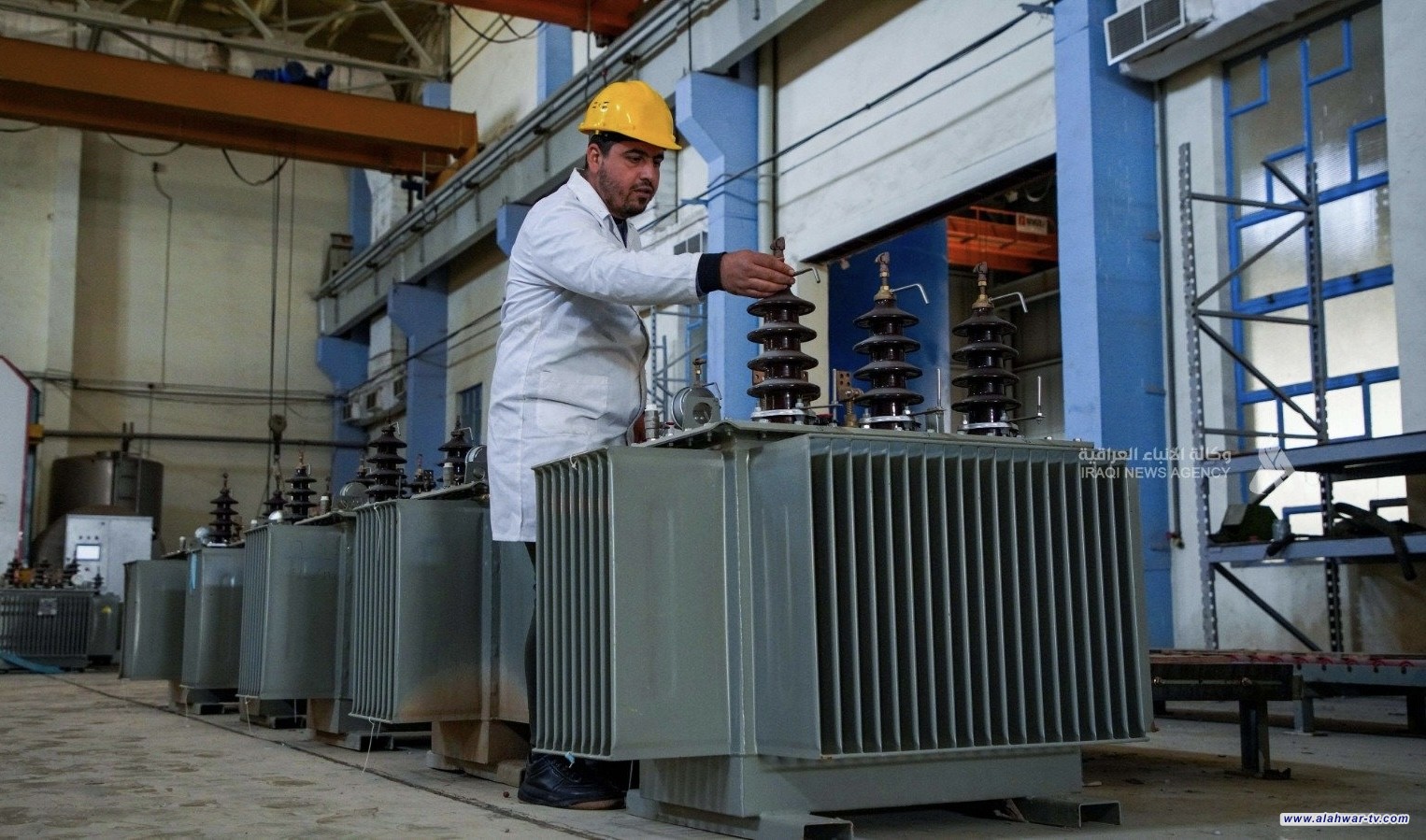 العراق يفتتح معامل جديدة لدعم الكهرباء والأمن الوطني