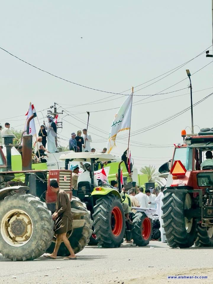 فلاحو النجف والديوانية يغلقون تقاطع غماس احتجاجاً على تأخر مستحقاتهم المالية