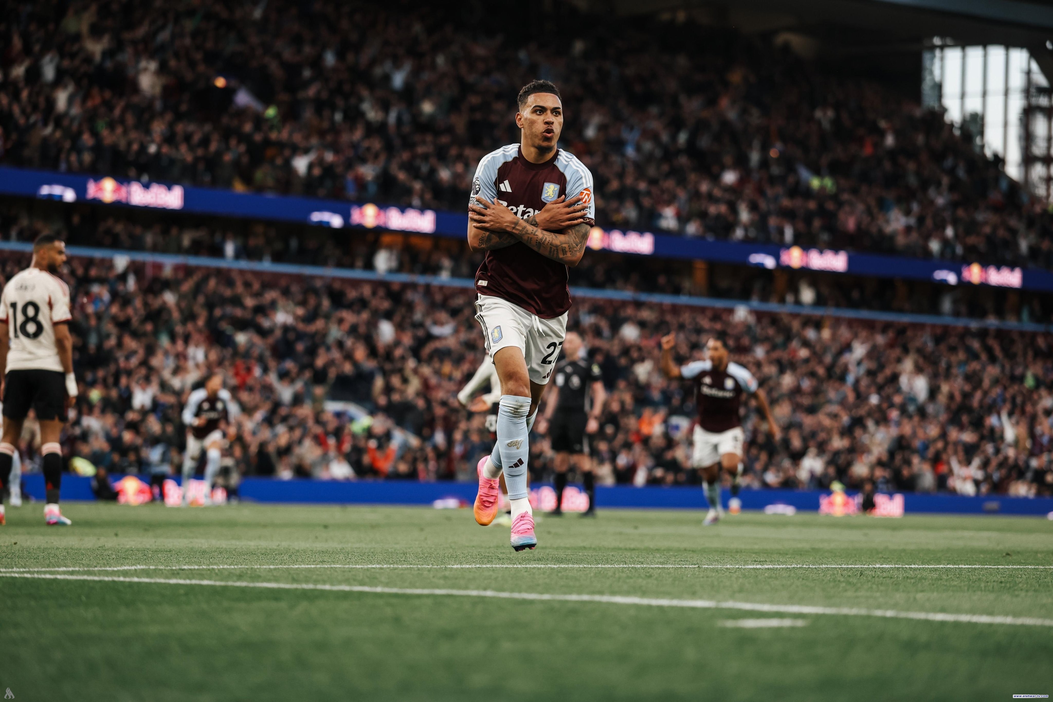 أستون فيلا يكتسح ليفربول برباعية ويضمن التأهل لدوري أبطال أوروبا