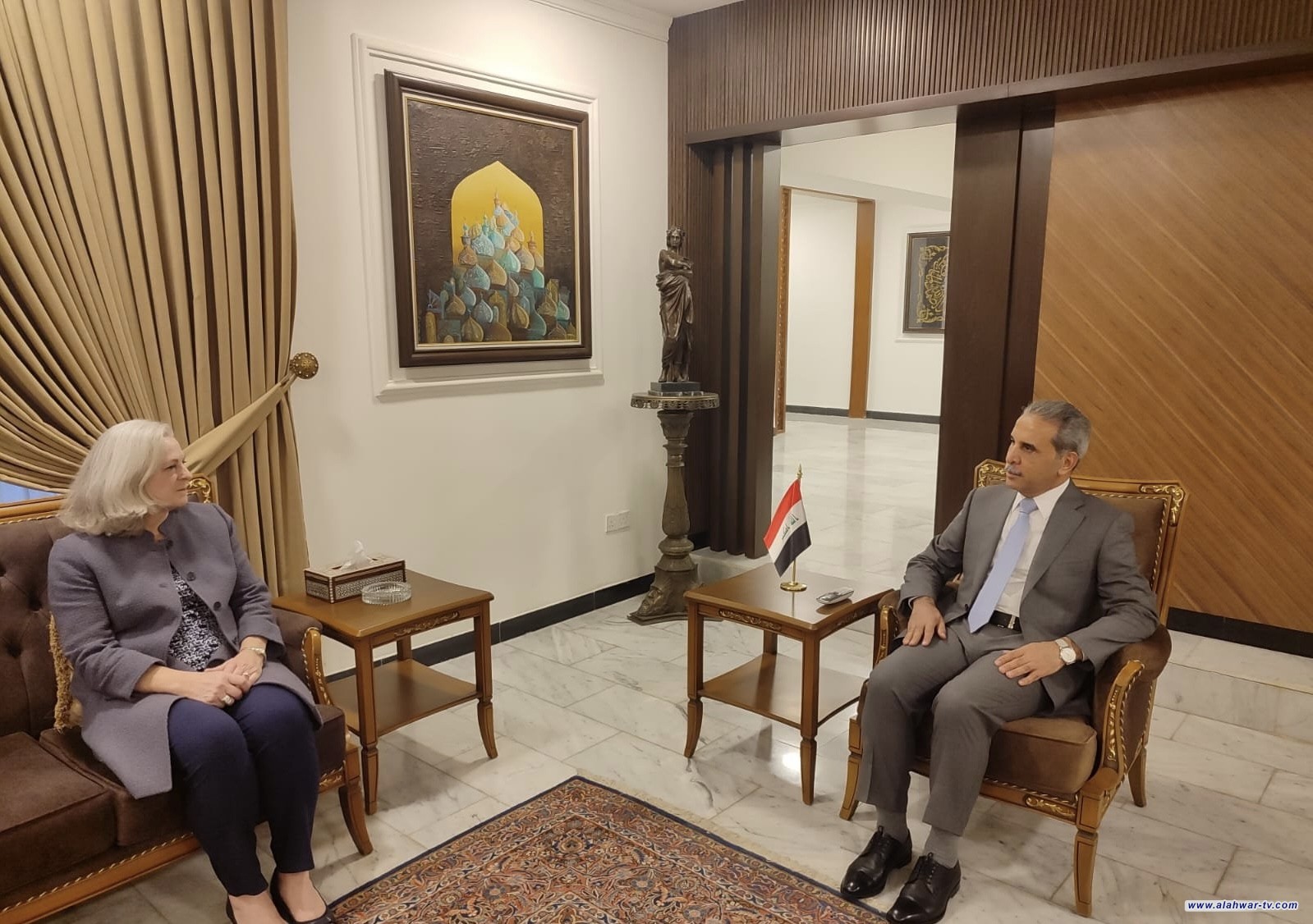 رئيس مجلس القضاء والسفيرة الأمريكية يبحثان عدداً من القضايا القانونية