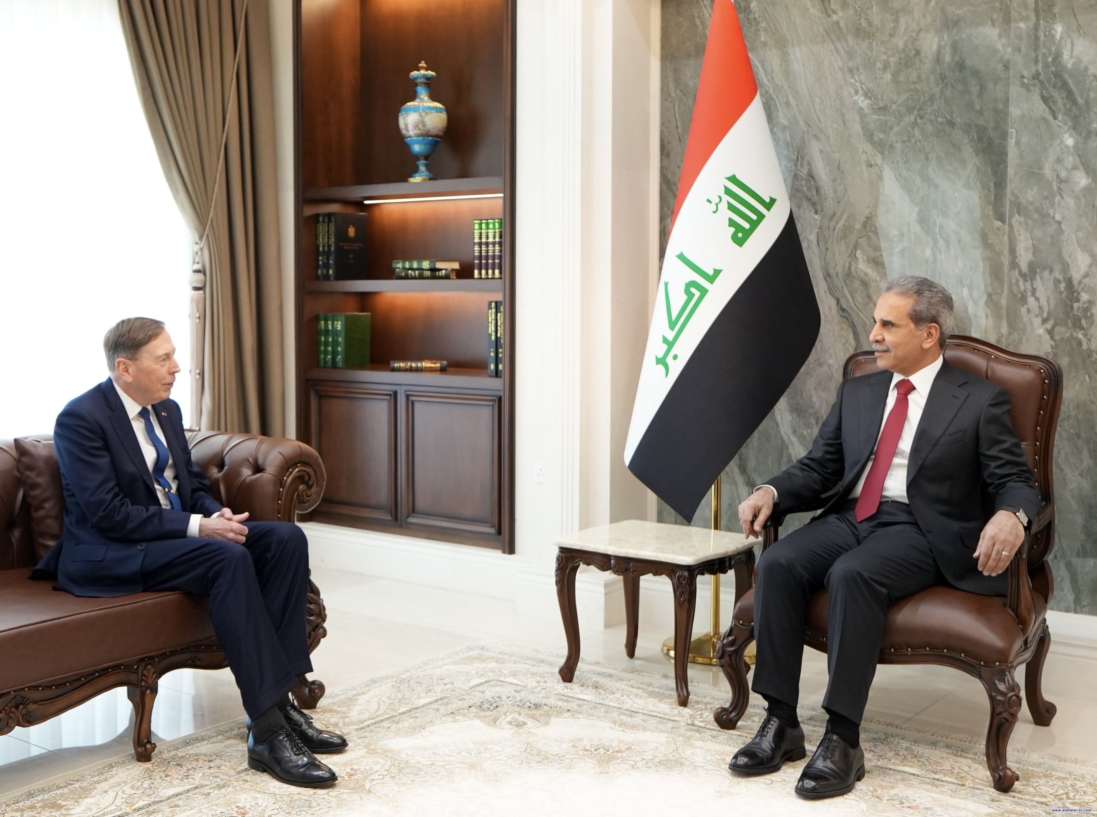القاضي زيدان يستقبل بترايوس ويشكره على جهوده في مكافحة الإرهاب