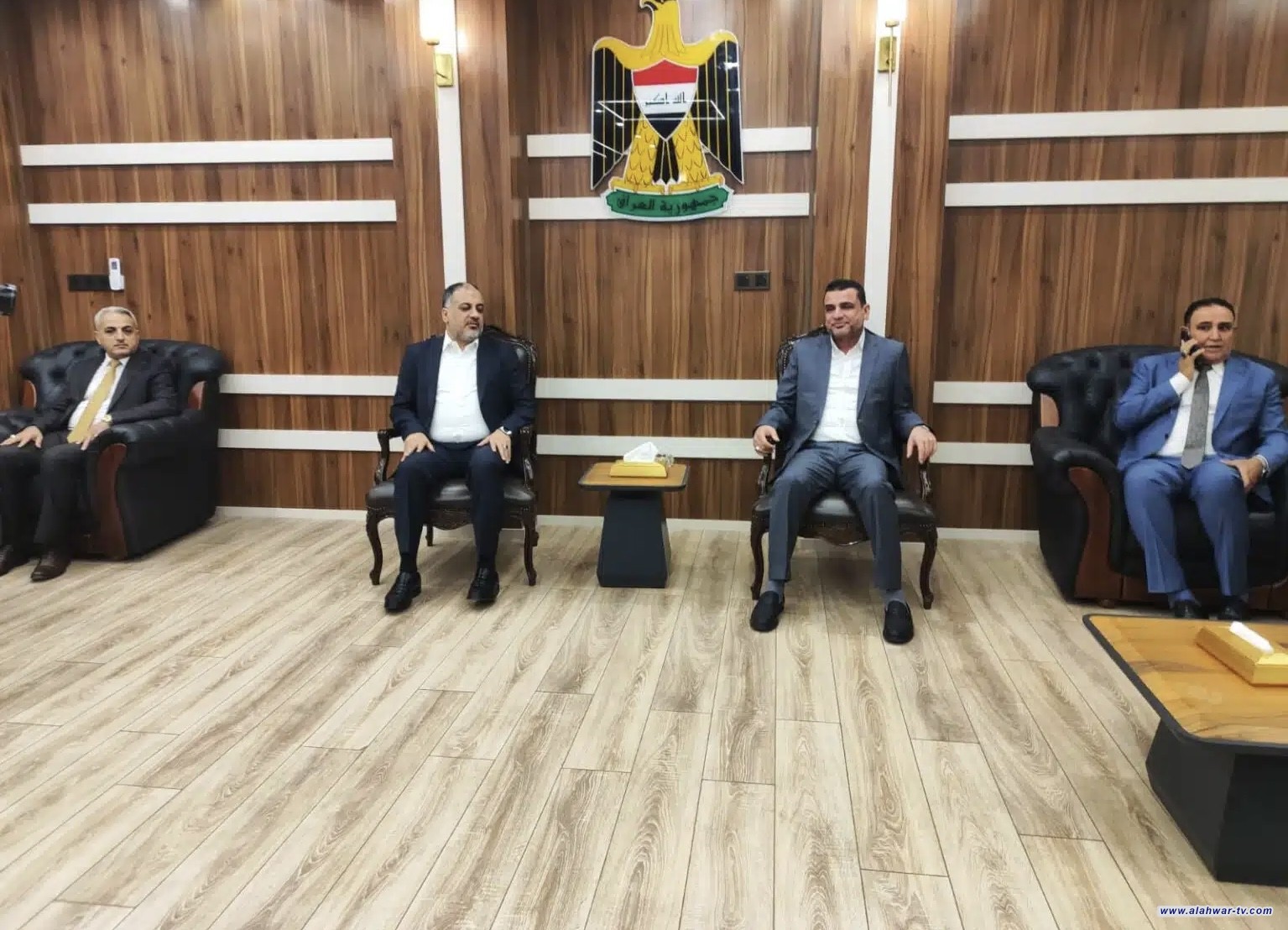 محافظ ذي قار يستقبل وزير الشباب والرياضة ويبحثان دعم المشاريع الشبابية والرياضية في المحافظة