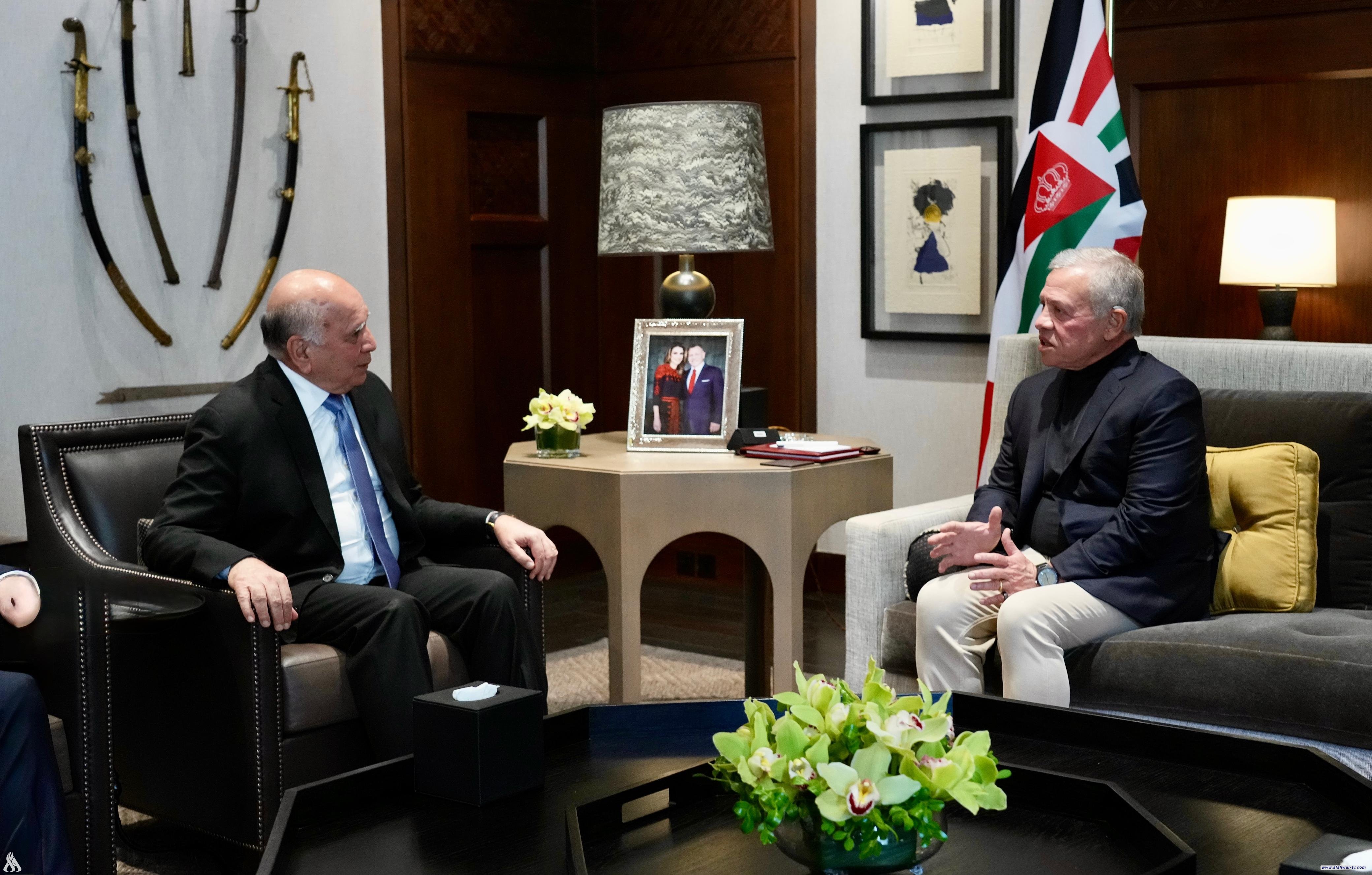 وزير الخارجية يسلّم الملك الأردني دعوة رسمية لحضور القمة العربية في بغداد