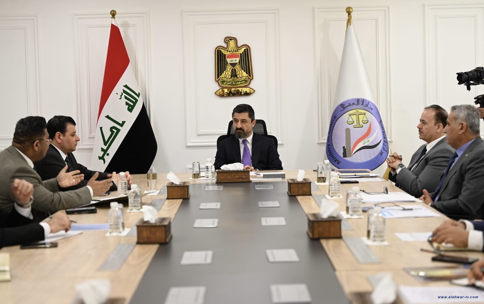 وزير العدل يوجه بتشكيل لجنة لإعداد تشريعات قانونية جديدة تنسجم مع متطلبات التحول الرقمي