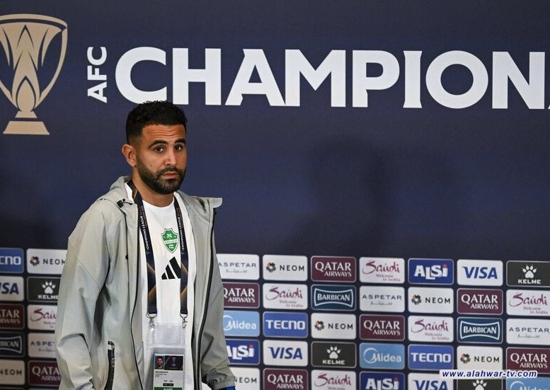 محرز يرد على شائعات الرحيل ويكشف موقفه النهائي من الأهلي السعودي