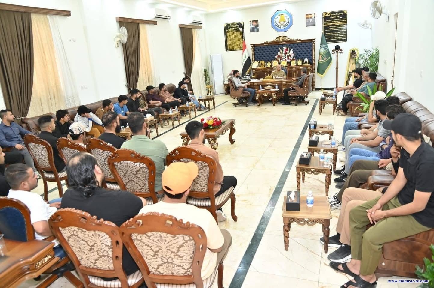 قائد شرطة ذي قار يستقبل عددا من جرحى مظاهرات تشرين