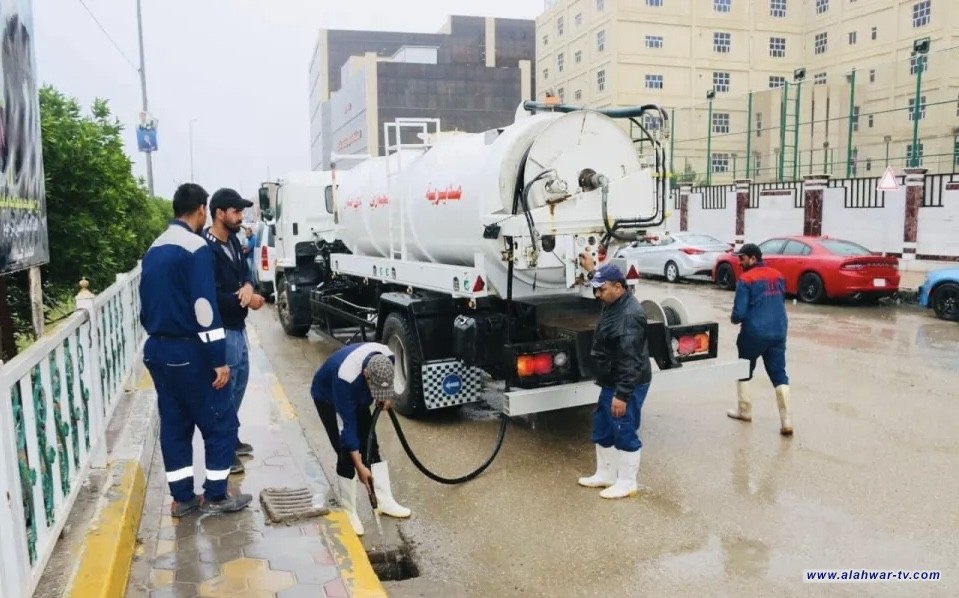 مجاري ذي قار تستنفر كوادرها لتصريف مياه الأمطار