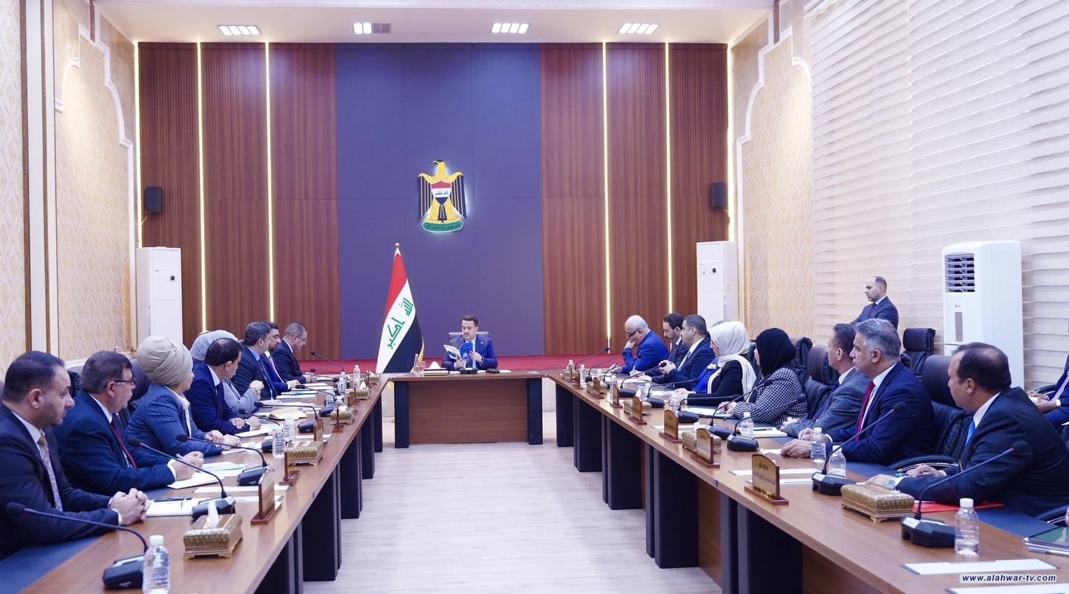 رئيس الوزراء يزور مقرّ وزارة التجارة ويتابع خططها وإجراءاتها ضمن تنفيذ البرنامج الحكومي