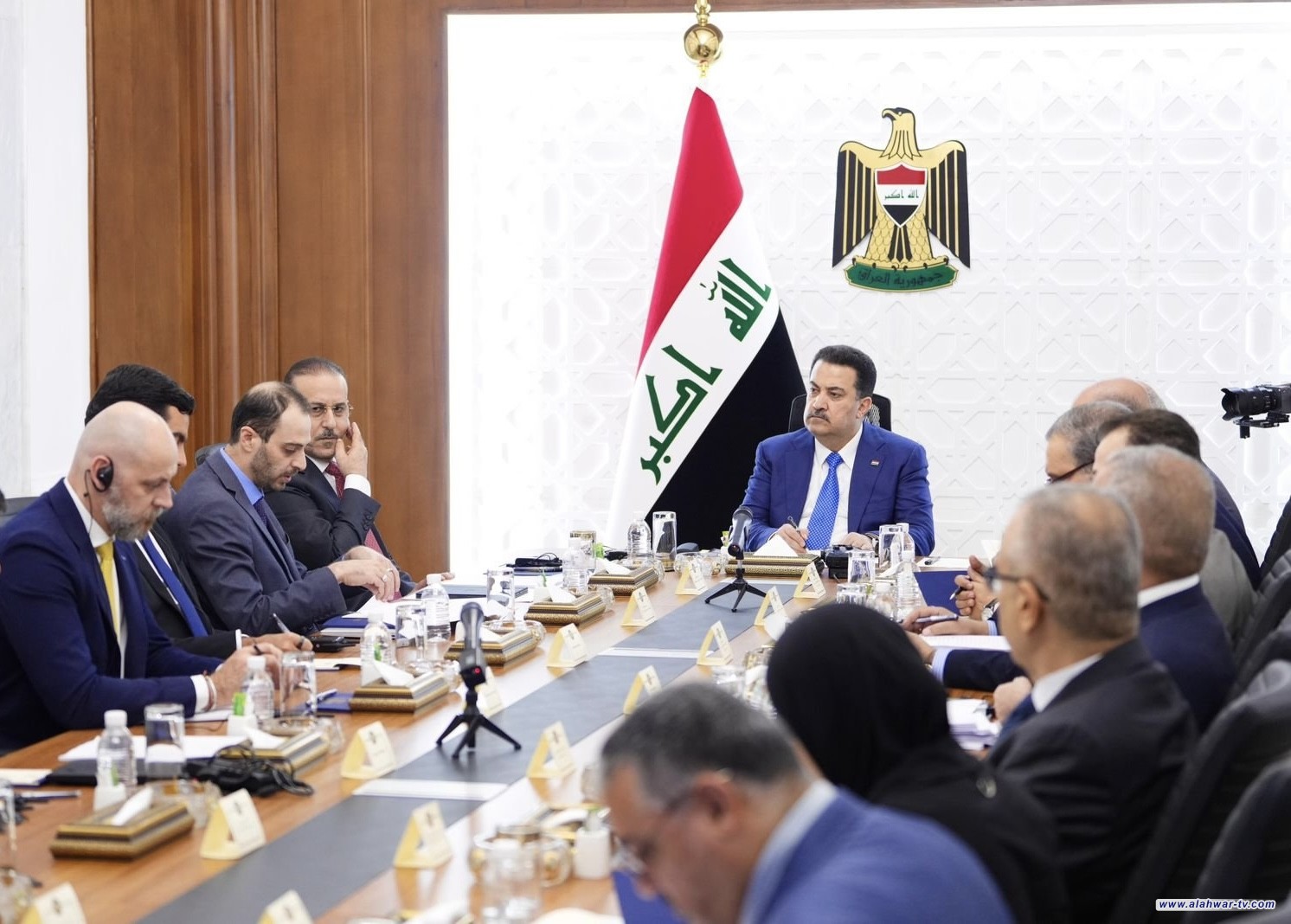 رئيس الوزراء يؤكد أهمية الإسراع في إنجاز مشروع قانون طريق التنمية