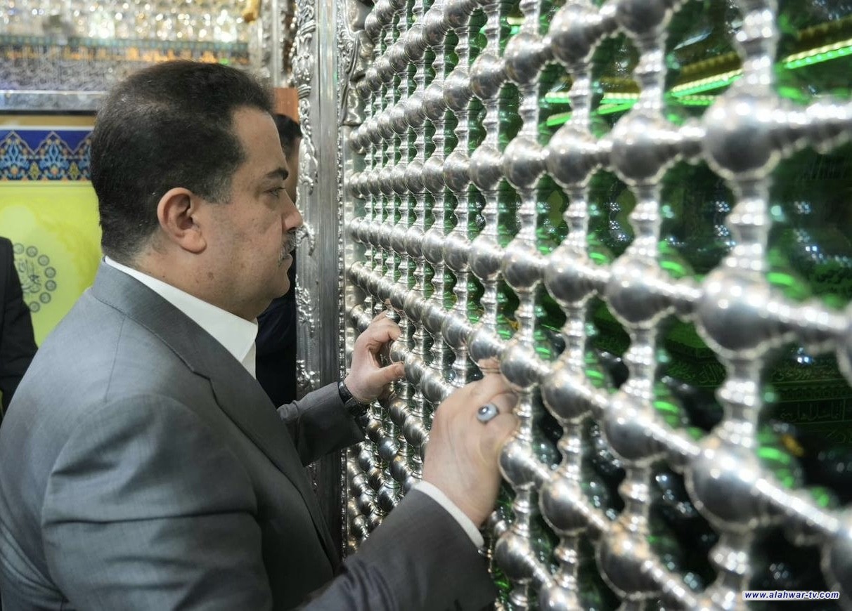 رئيس الوزراء يؤدي مراسيم الزيارة إلى ضريح الإمامين العسكريين (ع)