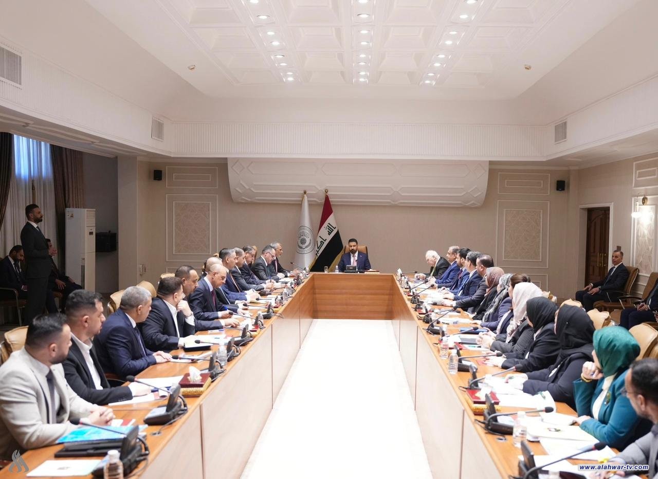 رئيس الوزراء يجري زيارة إلى وزارة المالية ويوجه بوضع رؤية متكاملة