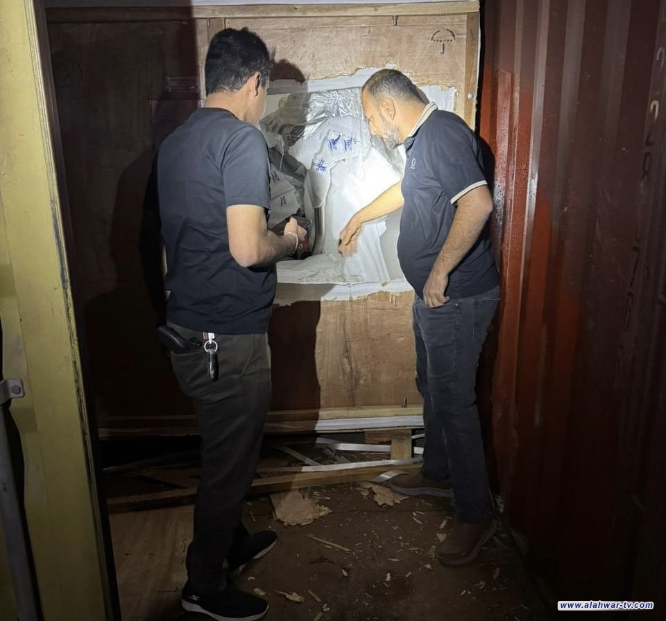 إحباط محاولة تهريب معمل أدوية متكامل في ميناء ساحة الترحيب