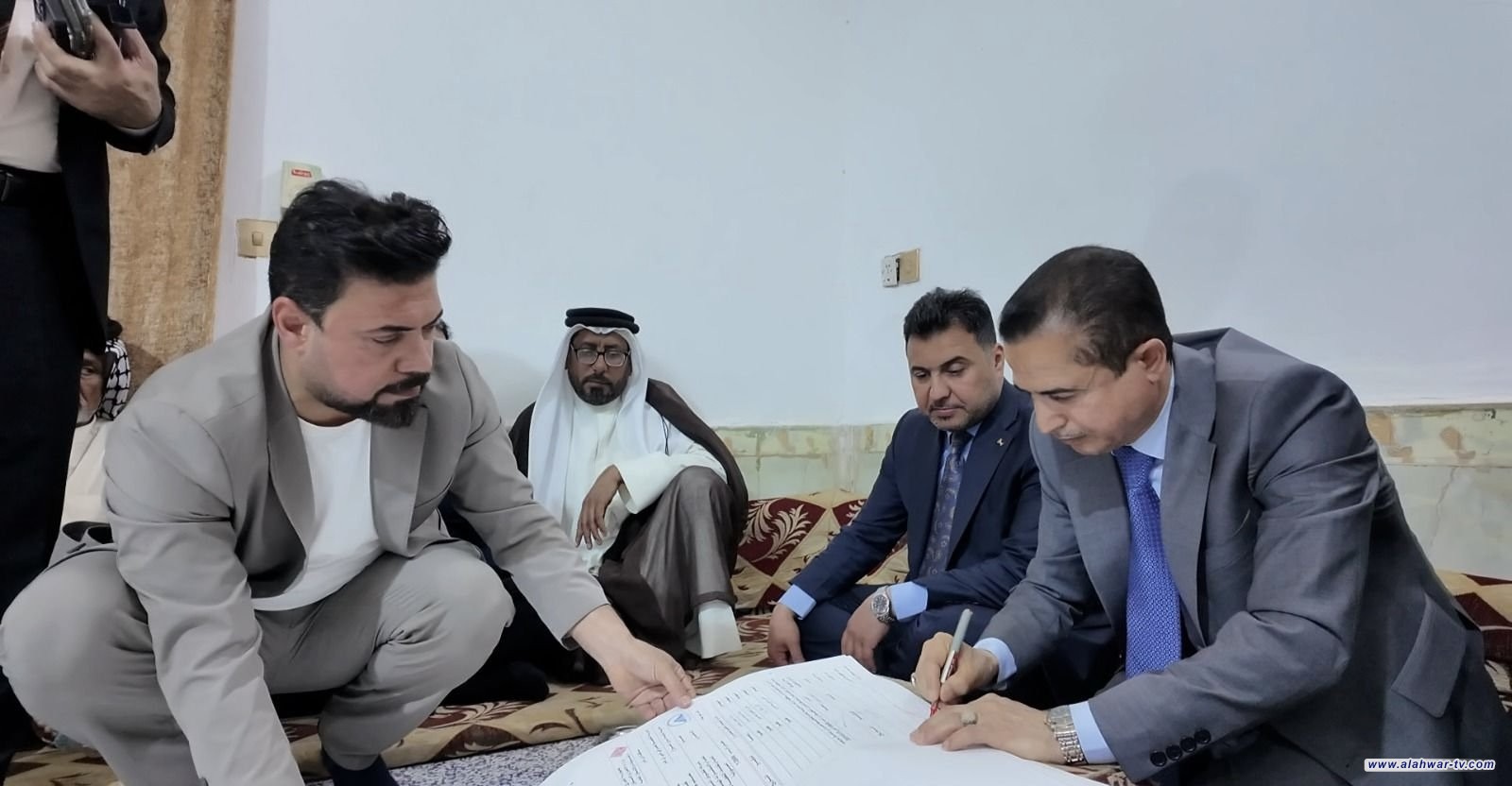 محافظ ذي قار يطلق رسمياً مشروع تمليك العشوائيات وتحويلها إلى مناطق نظامية