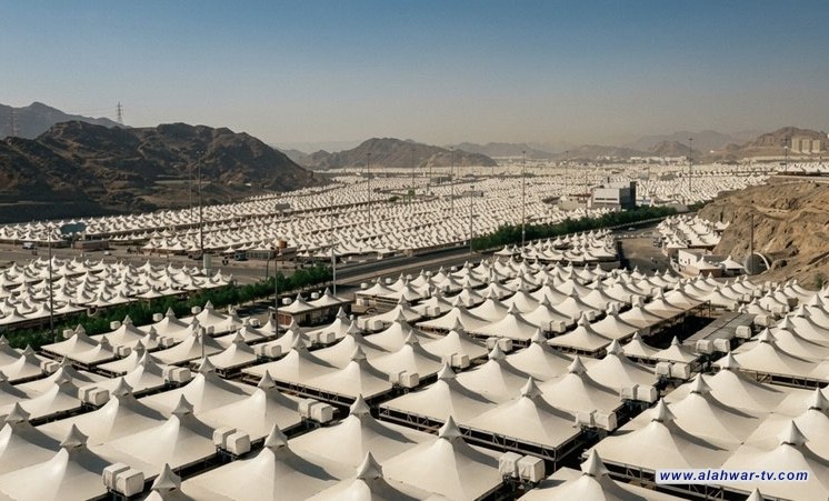 حجاج بيت الله الحرام يستعدون لبدء الشعائر في منى