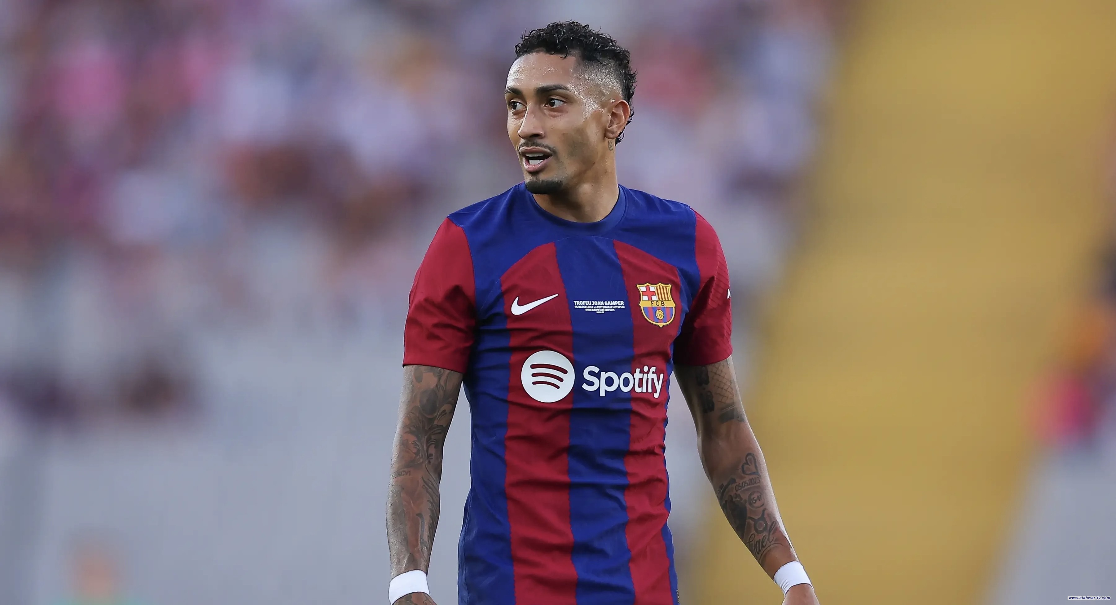 الهلال السعودي يغري قائد برشلونة بعرض جديد