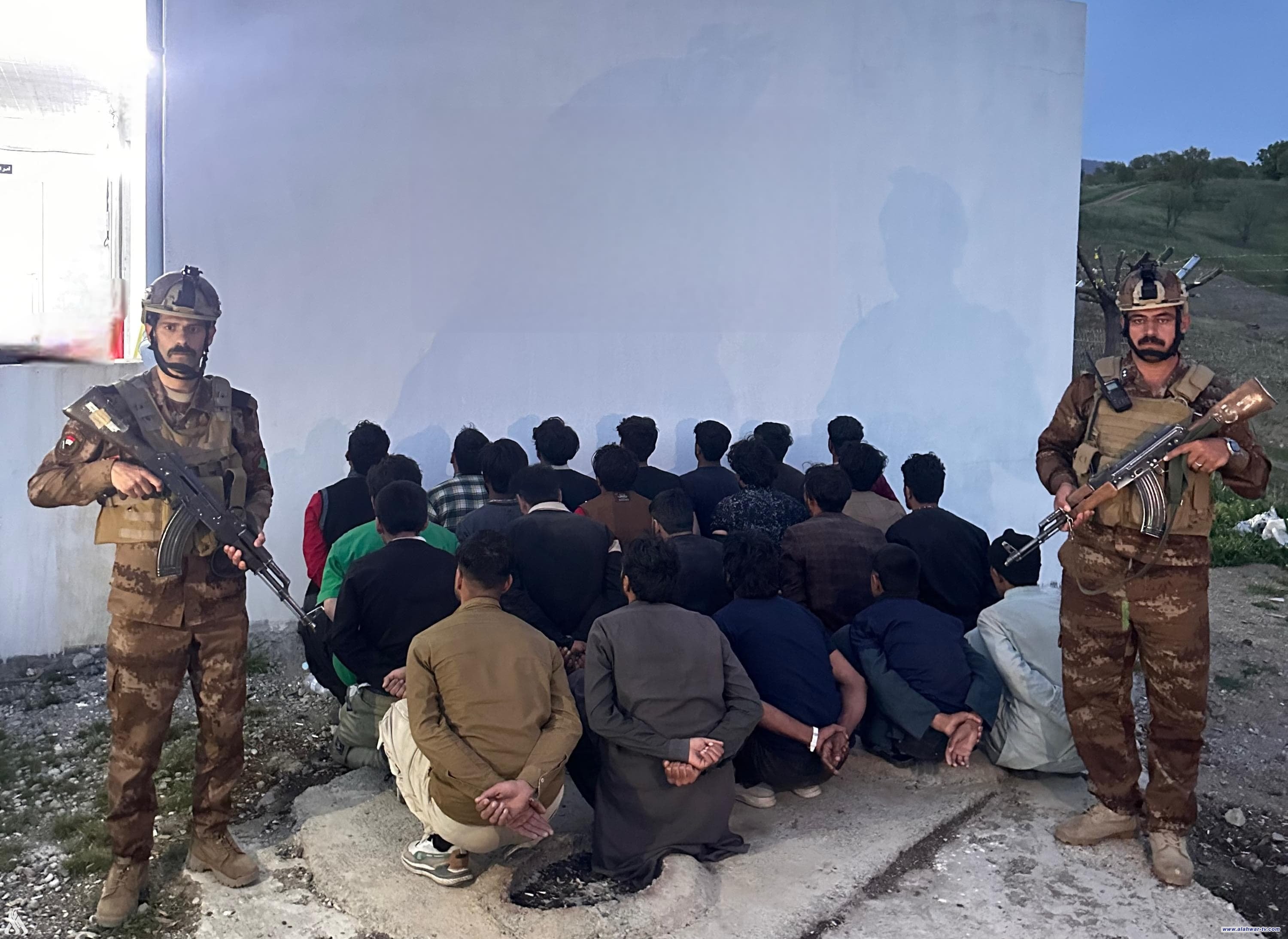 قوات الحدود: القبض على (22) متسللاً آسيوياً في السليمانية