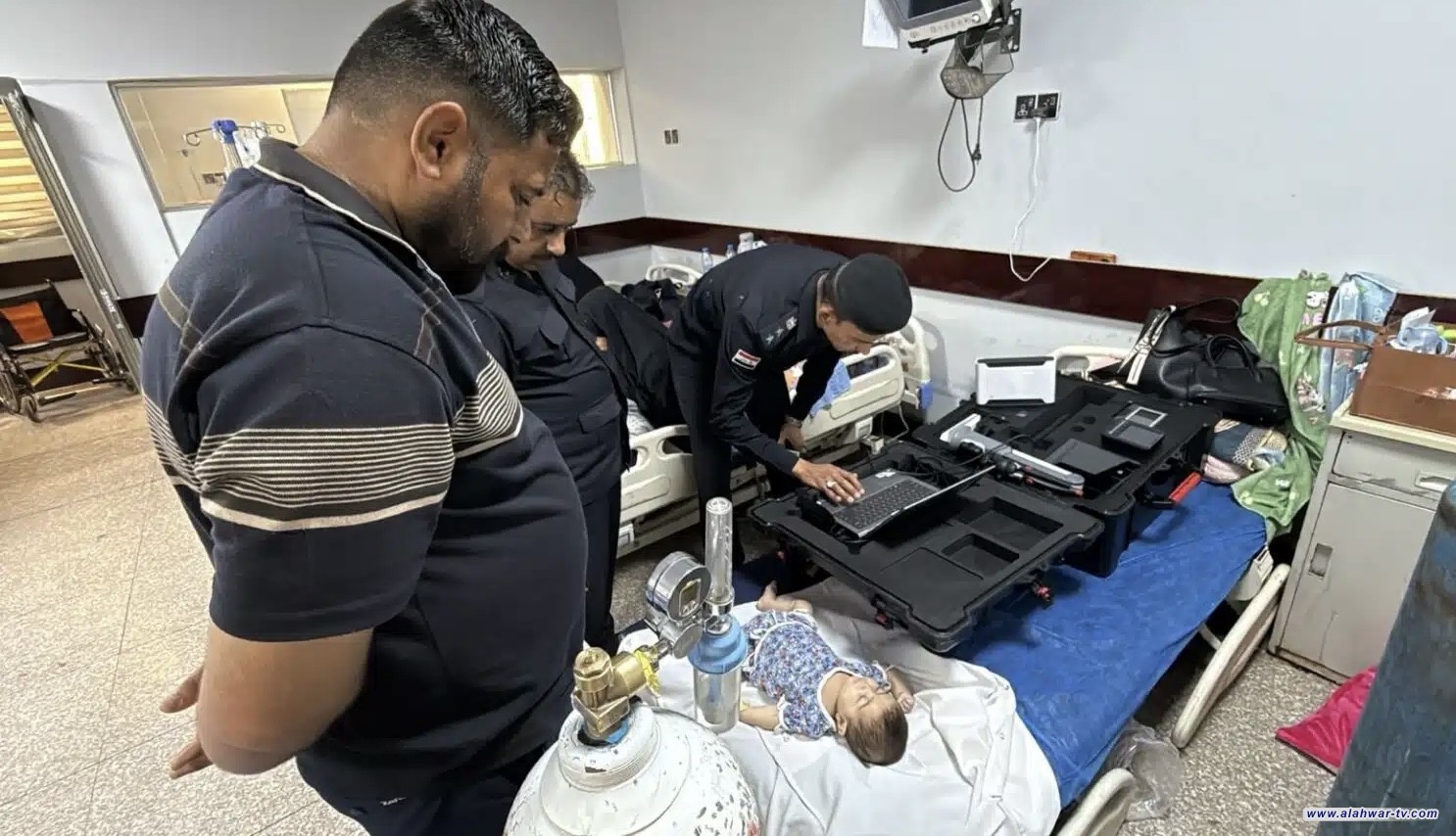 أحوال مدنية ذي قار تُصدر جواز سفر لطفل مريض داخل مستشفى الأطفال