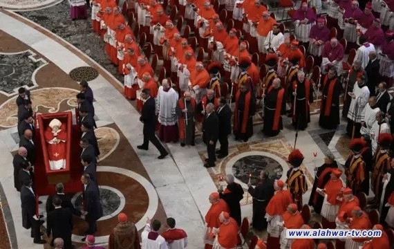 بدء مراسيم تشييع البابا فرنسيس بساحة القديس بطرس في روما