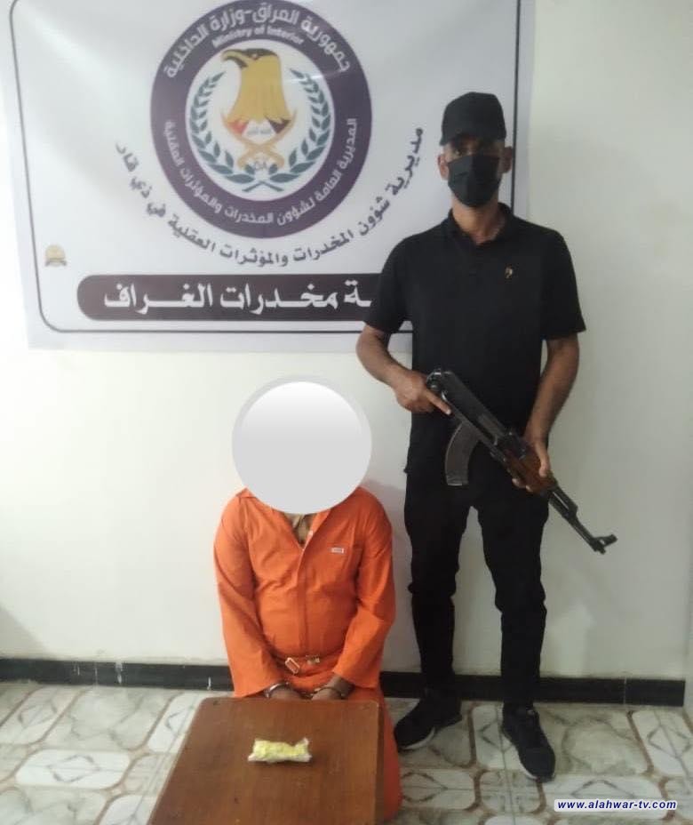 مديرية المخدرات والمؤثرات العقلية في ذي قار تلقي القبض على متهم وتضبط بحوزته 200 قرص مخدر .