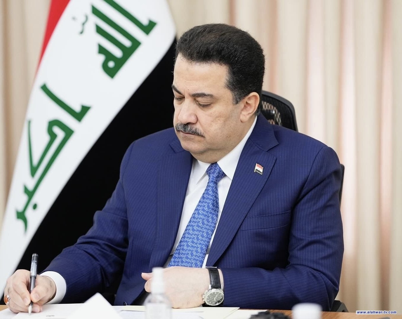 رئيس الوزراء يوجّه وزير الداخلية بالتواصل مع نظيره الإيراني وتقديم المساعدة إثر حادث ميناء رجائي