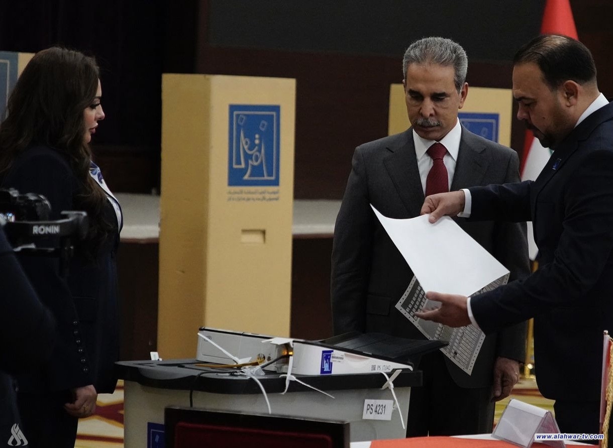 رئيس مجلس القضاء الأعلى يدلي بصوته في الانتخابات النيابية