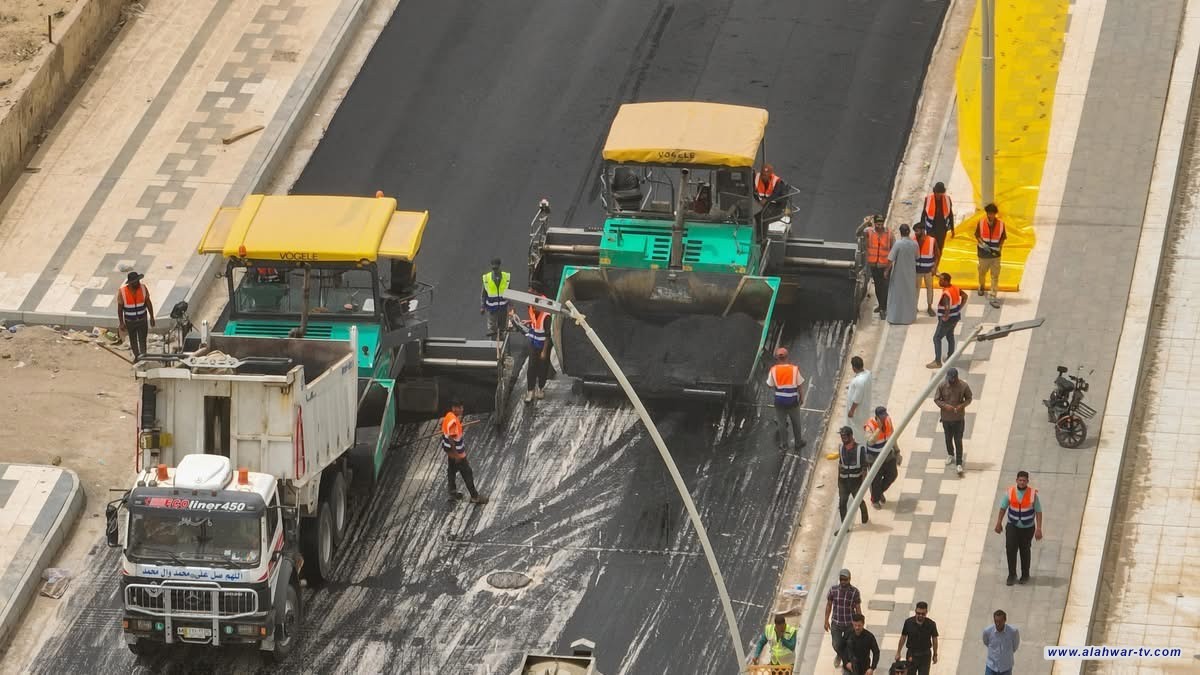 محافظ ذي قار يُشرف ميدانياً على أعمال إكساء شارع النهر صوب الشامية