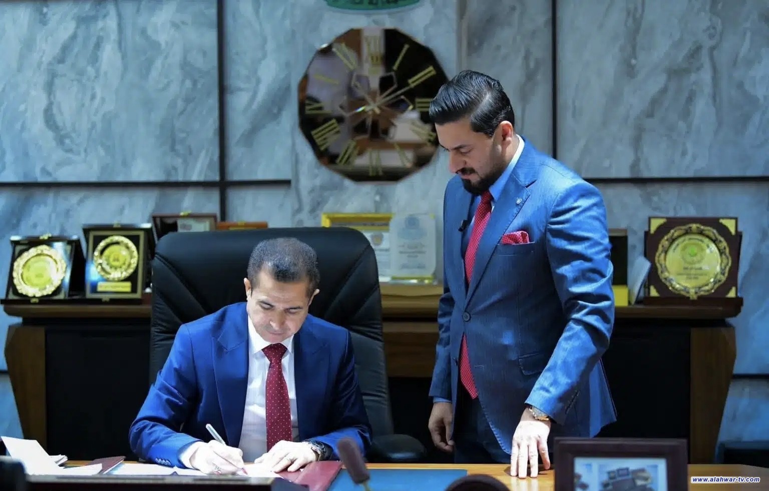 محافظ ذي قار يصادق على أسماء الفائزين بعقود المفاضلة في قضاء الناصرية للقناة العامة