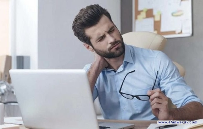 الجلوس الطويل و آلام الرقبة