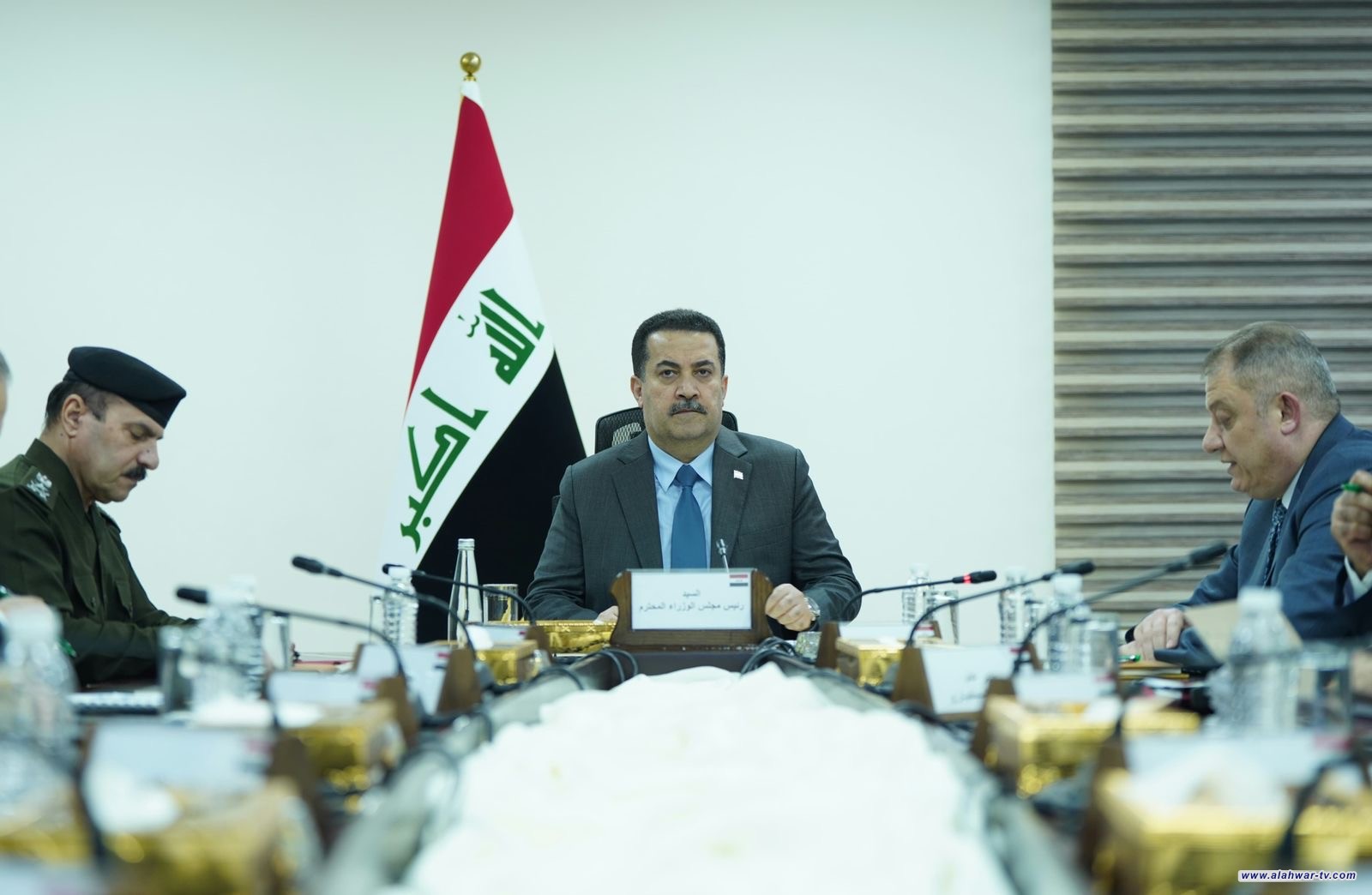 السوداني يجتمع بالكوادر المتقدمة للمخابرات العراقية