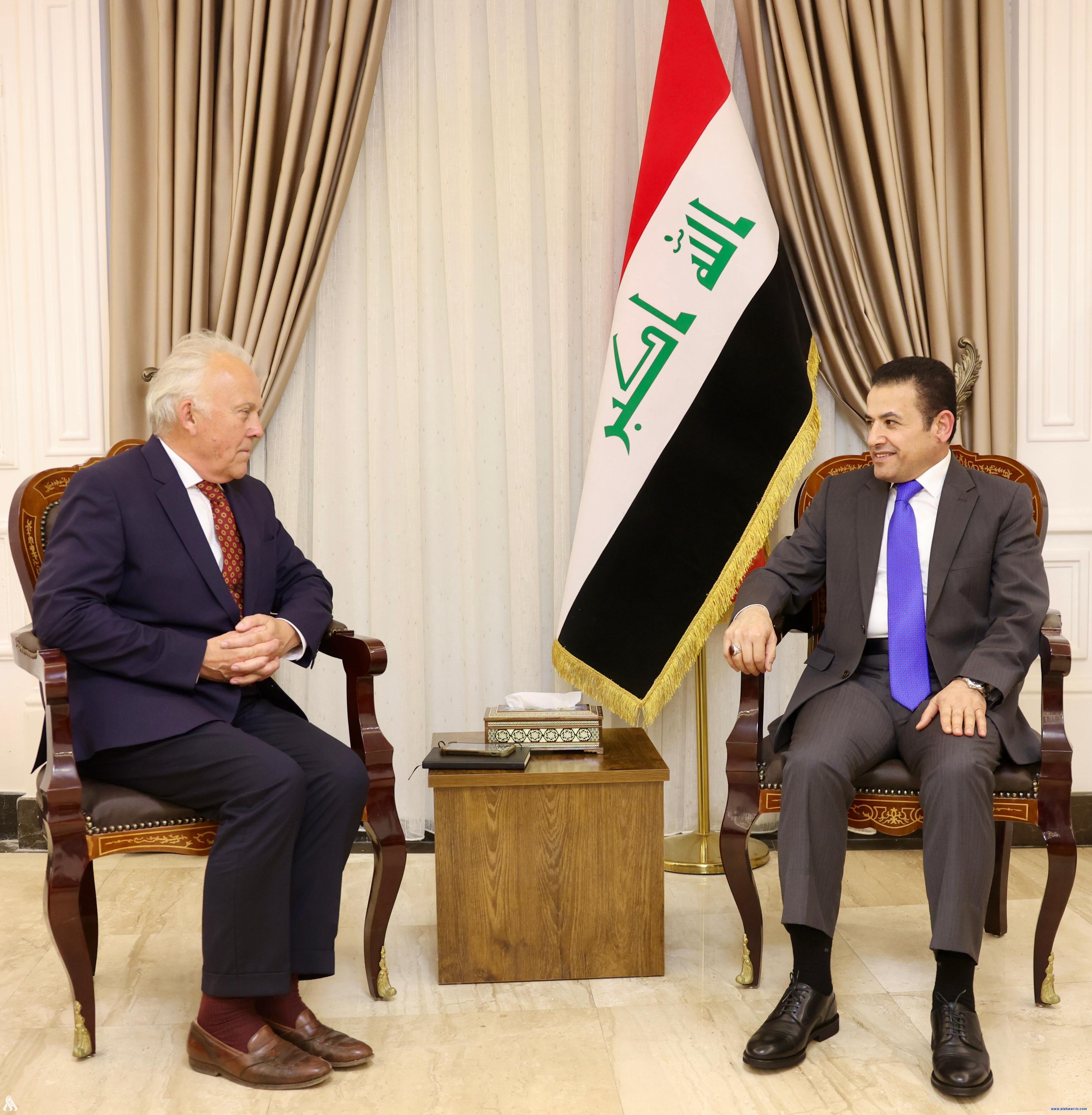 الأعرجي ووفد المعهد الأوروبي يبحثان نتائج الحوار الخليجي الإقليمي