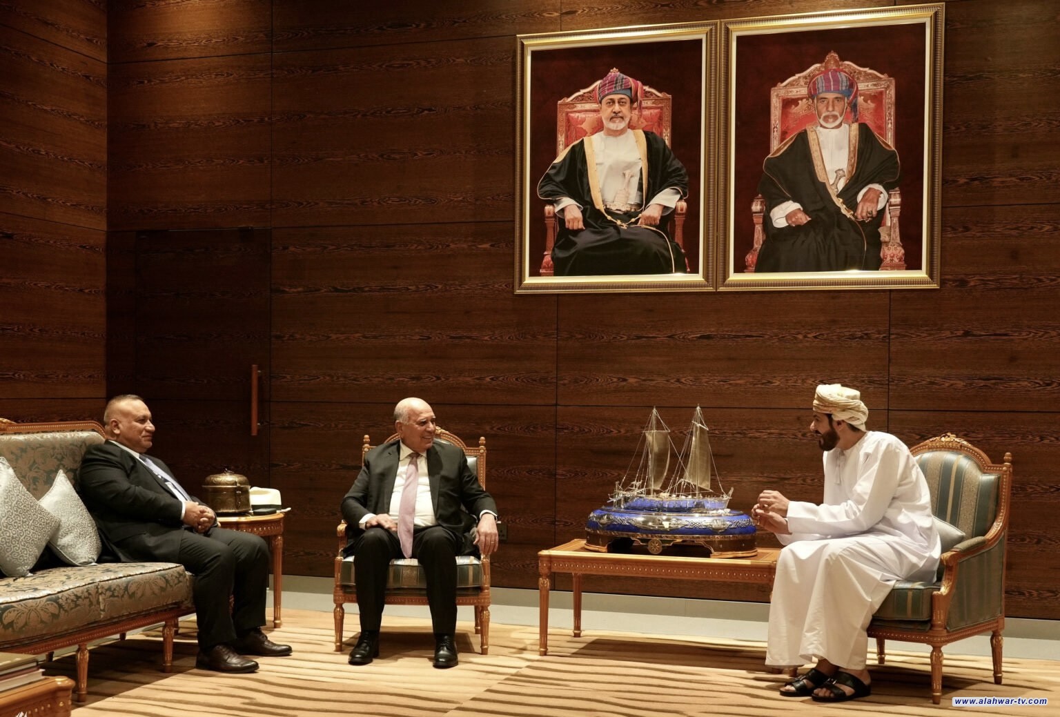 وزير الخارجية يصل مسقط في زيارة رسمية