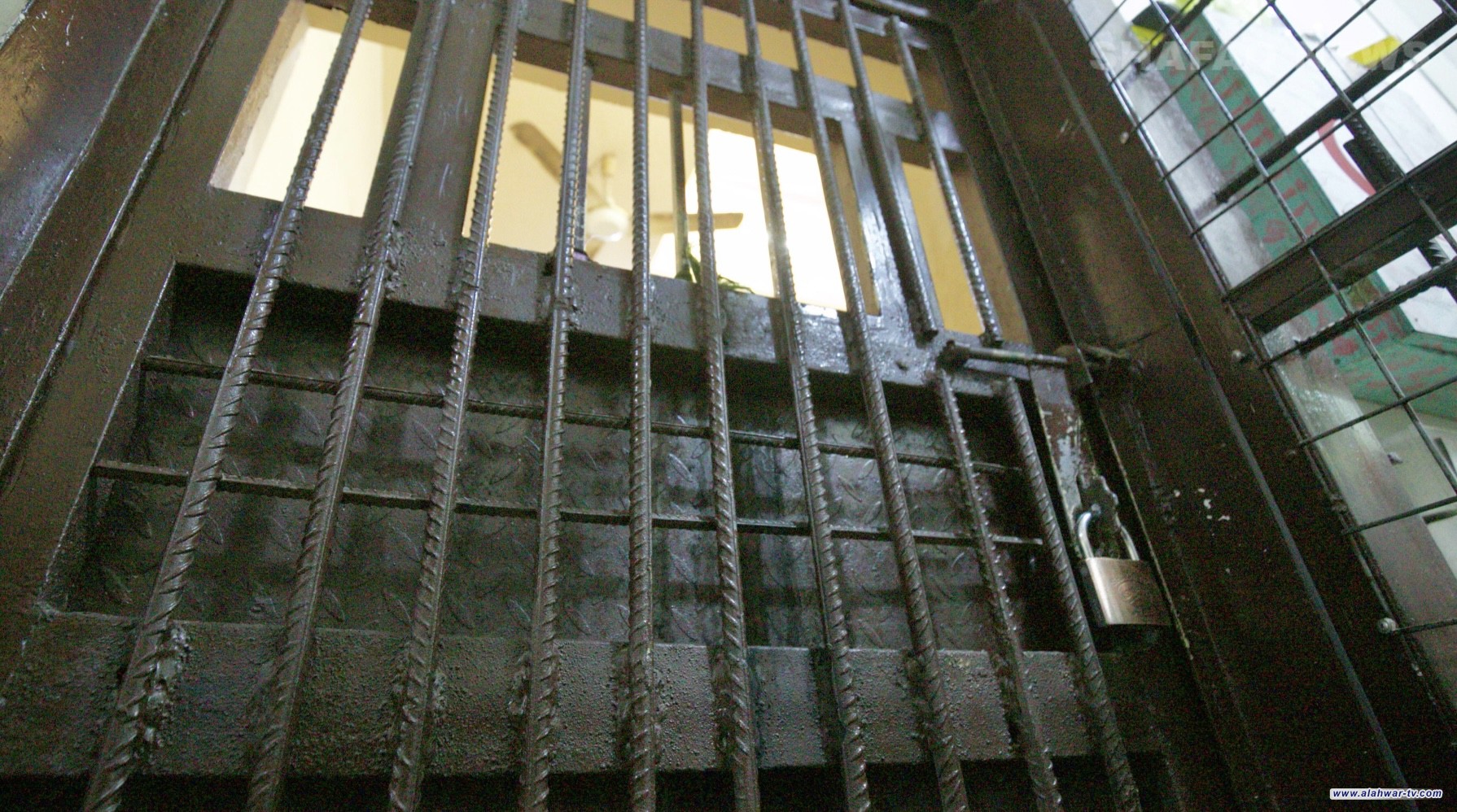 ذي قار والنجف.. أحكام بسجن موظفين وإعدام 3 مدانين بقتل محامٍ