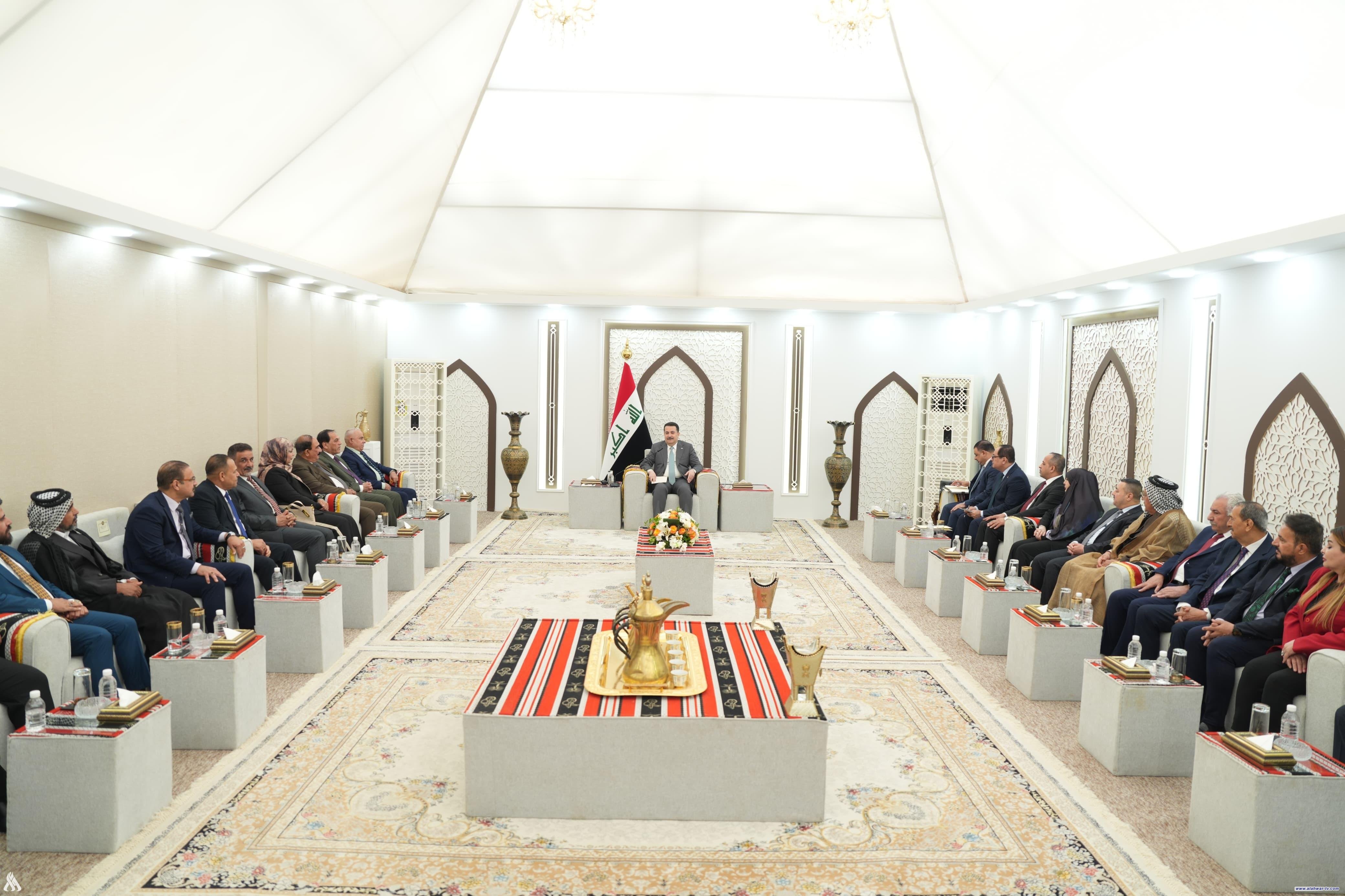 رئيس الوزراء: نسبة كبيرة من العمال مازالوا بلا ضمان ونسعى الى شمول الجميع