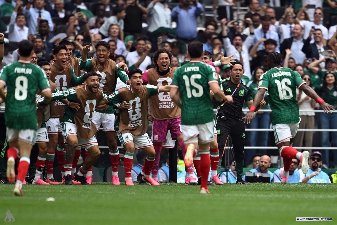 المكسيك تهزم جنوب أفريقيا في افتتاح المونديال