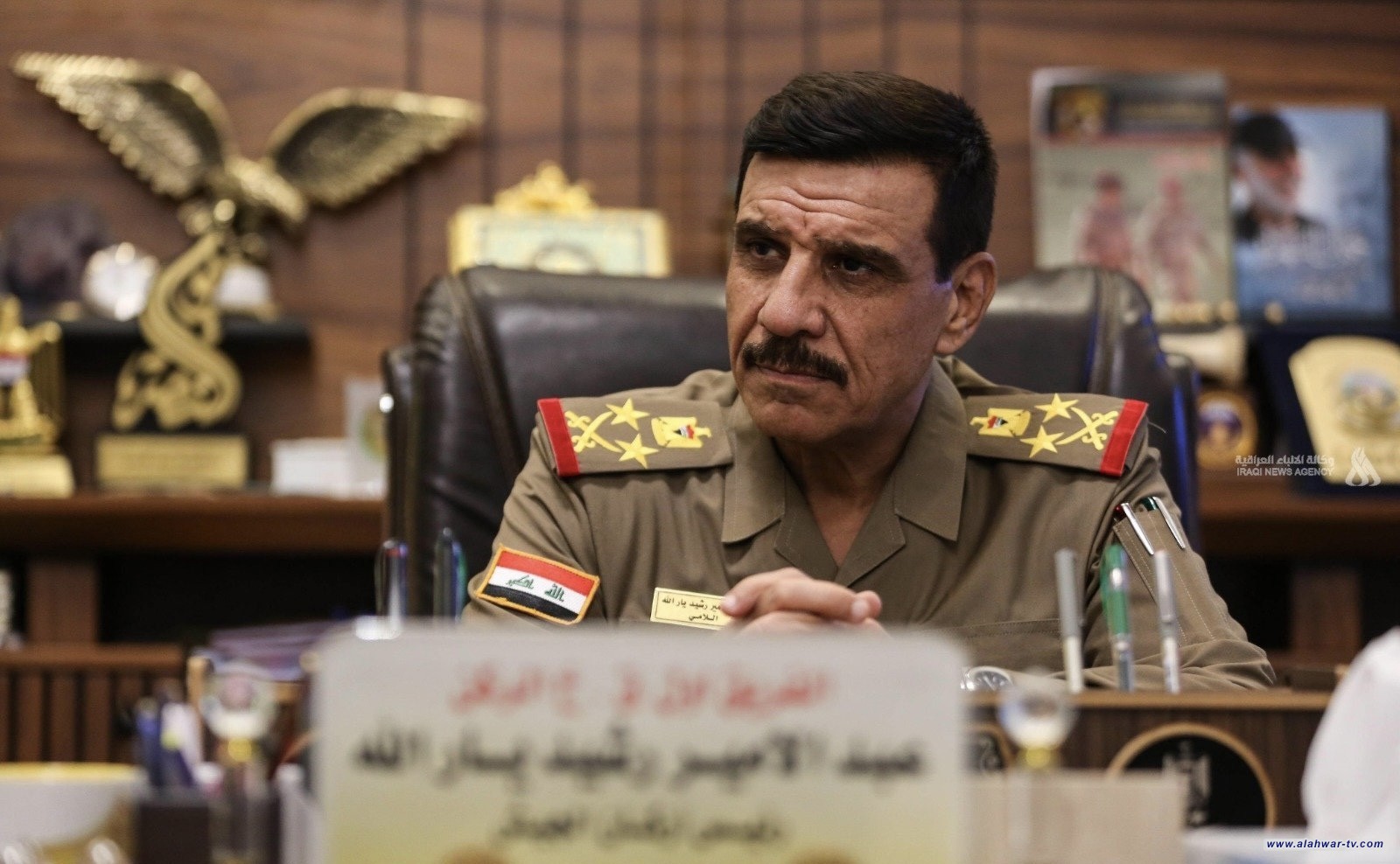 رئيس أركان الجيش يتفقد قاعدة أم قصر البحرية ويجري جولة بالمياه الإقليمية