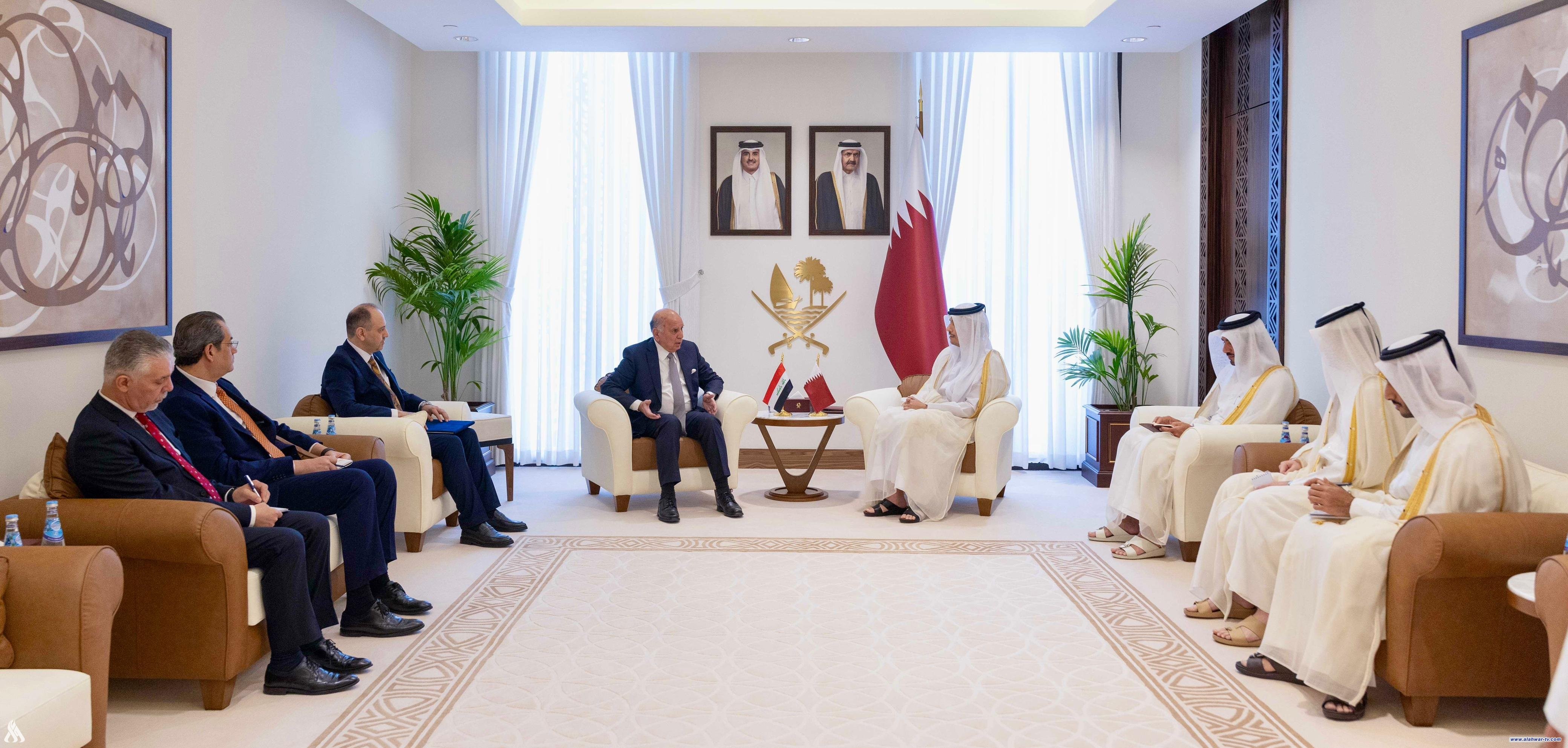 وزير الخارجية يسلّم أمير قطر دعوة رسمية لحضور القمة العربية