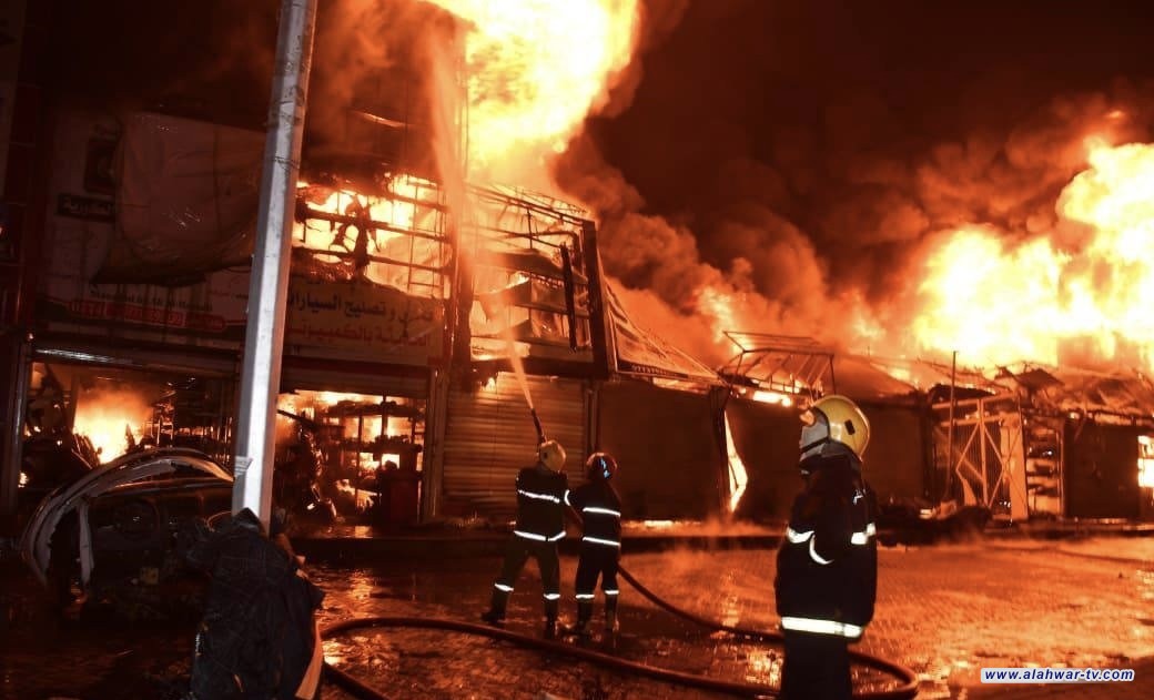 الدفاع المدني يكافح حريقاً اندلع بعدد من المحال التجارية شرقي بغداد