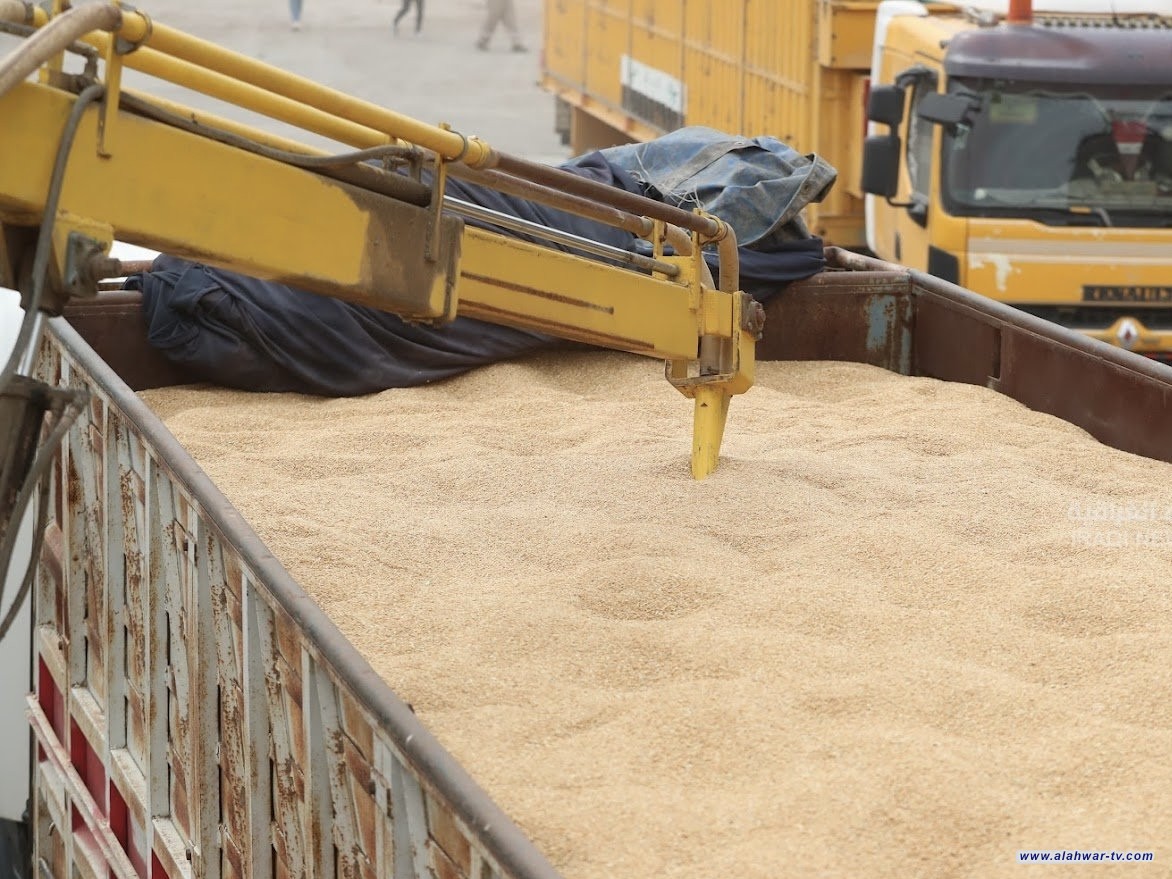 النقل: اسطولنا من الشاحنات والقطارات مستمر بنقل محصول الحنطة