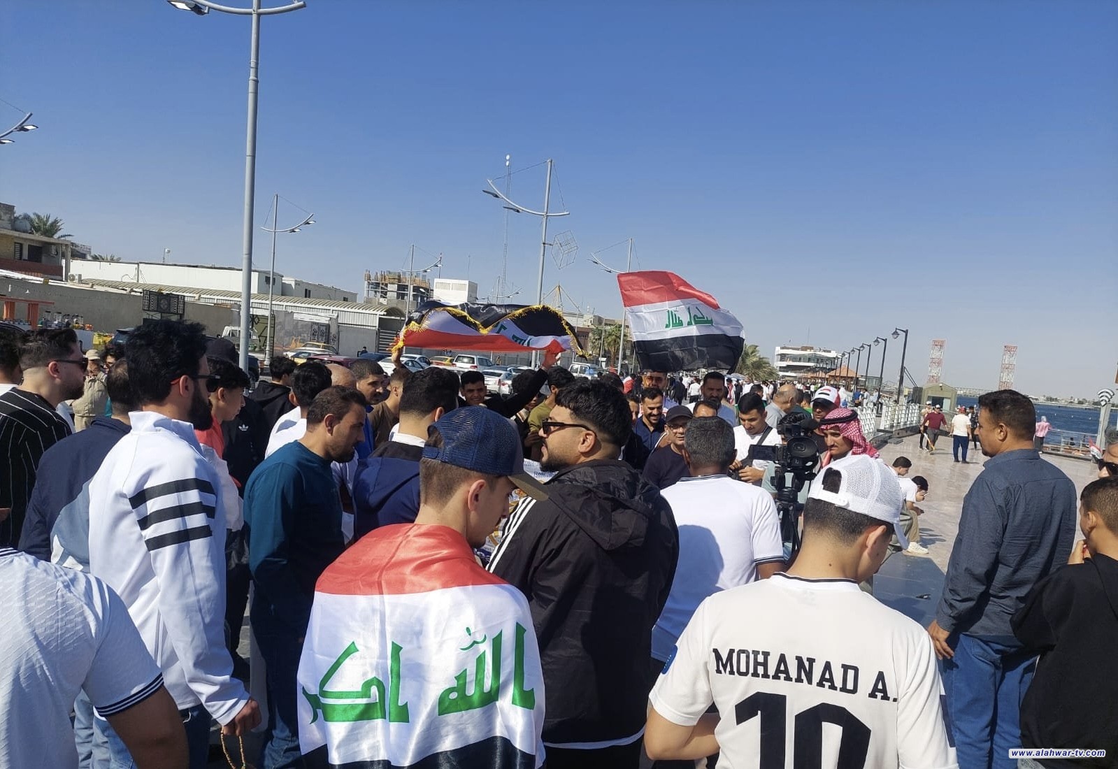 بالصور : بدء توافد الجماهير العراقية الى ملعب البصرة الدولي