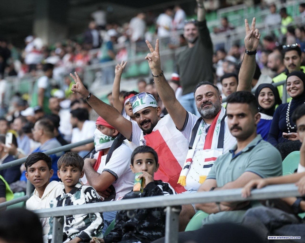 القوى السياسية والمسؤولون يهنئون بتأهل منتخبنا الوطني إلى الملحق العالمي