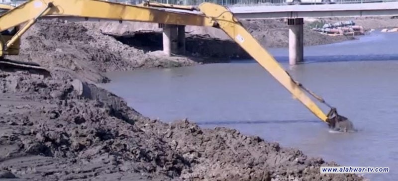 الموارد المائية تباشر كري نهر الغراف لتحسين جريان المياه في ذي قار