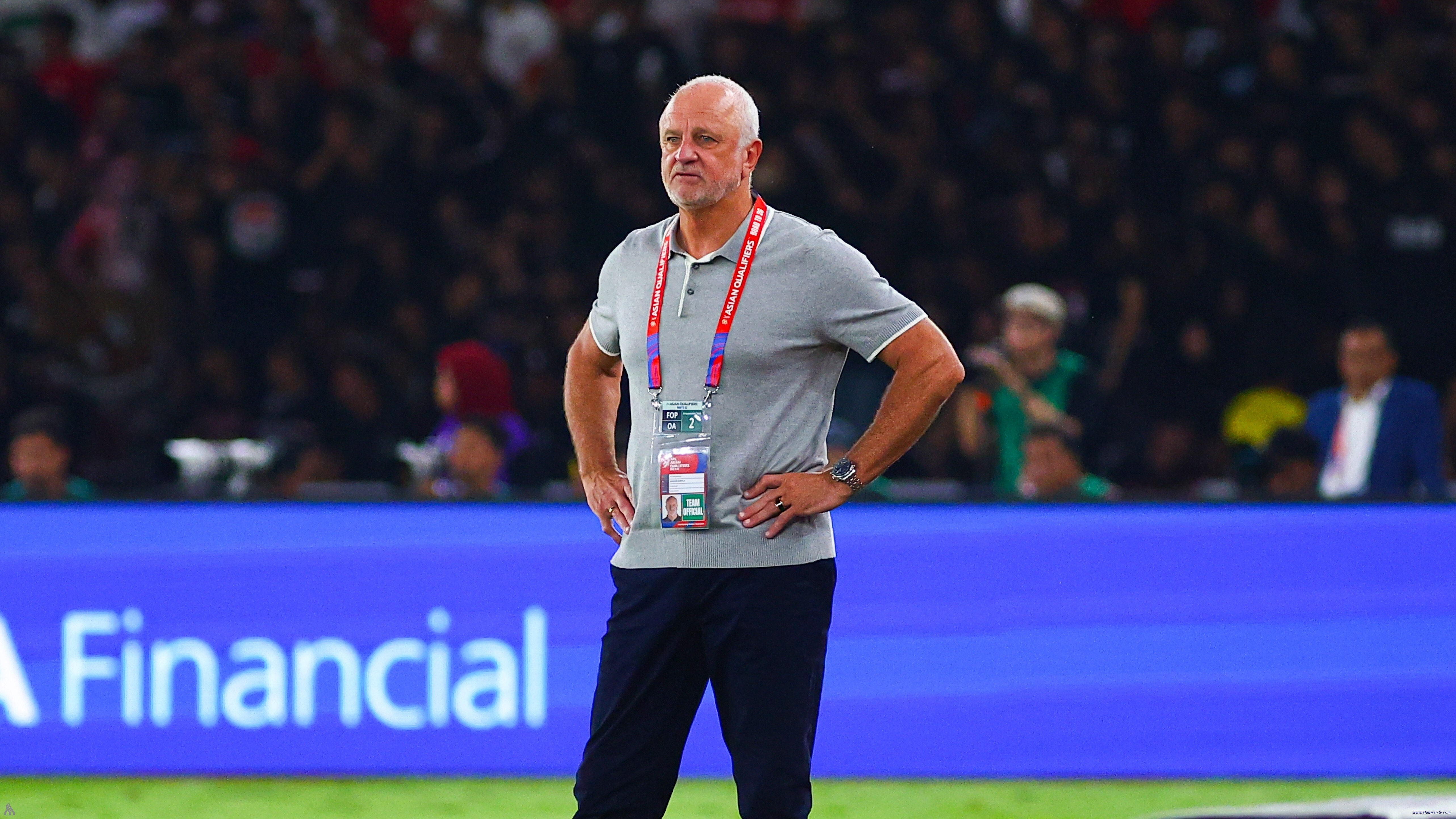 مدرب منتخبنا الوطني يغادر إلى سويسرا لحضور قرعة الملحق العالمي