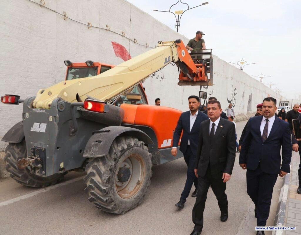 بالصور .. محافظ ذي قار يوجه بإزالة الصبات الكونكريتية من امام ديوان المحافظة وفتح الشارع المحاذي أمام حركة المواطنين