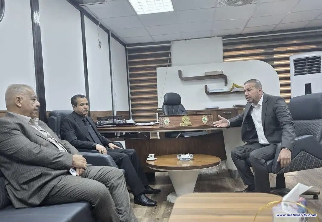 محافظ ذي قار يبحث مع مدير عام الضرائب استئناف العمل واتخاذ إجراءات بحق المخالفين